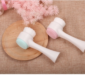 Spazzola viso a doppia faccia con setole bianche morbide e cuscinetti in silicone