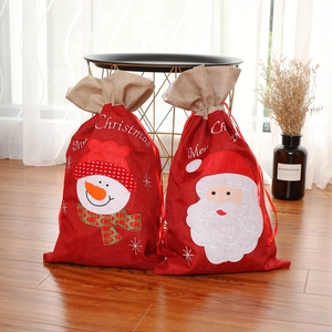 Sacchetto regalo di Natale in lino con ricamo Babbo Natale e pupazzo di neve su legno