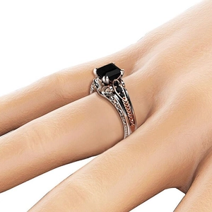 Fashionable eight-prong ring with square black gemstone and hollow rose gold accents