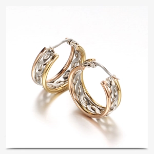 Detail of 304 stainless steel triple-intertwined hoop earrings in gold silver and rose gold