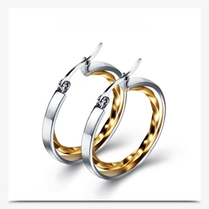 Detail of 28mm hollow dual-layer stainless steel hoop earrings in gold and silver finish