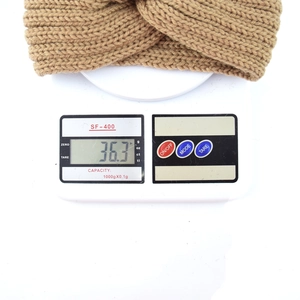 Detailed view of khaki twist knit headband weighing 36.3g on a digital scale
