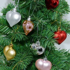 Colorful 4.5cm electroplated heart ornaments hanging on a green Christmas tree