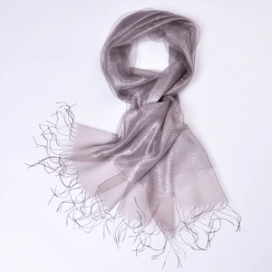Châle élégant en organza de soie gris-violet brillant avec finitions à pompons dorés