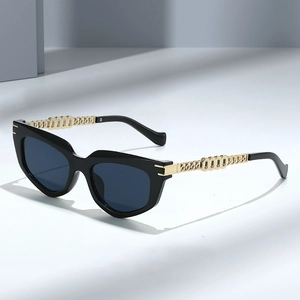 Fashion Cat Eye Sunglasses With Metal Chain Temples Retro PC Frame Hollow Design UV400 Outdoor Eyewear For Women