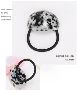 Detail of marble pattern acetate hair tie showing dimensions 5.1x3.1cm and 8g weight