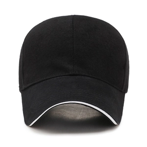 Minimalistische schwarze Baseballkappe mit weißem Kontrastrand und Baumwoll-Twill-Struktur