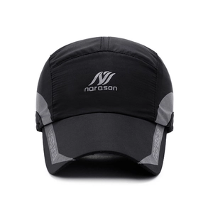 Men's winter baseball cap with ear flaps and reflective details for outdoor running