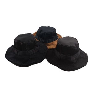 Chic warm fleece bucket hat for women in black and brown拼接 with a minimalist design