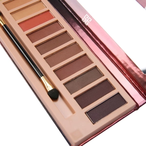 Nahaufnahme der 10-Farben Lidschattenpalette in Erdtönen mit Pinsel in Roségold-Gehäuse