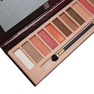 Nahaufnahme der 12-Farben Lidschattenpalette mit matten Tönen, Glitzer, Spiegel und Pinsel