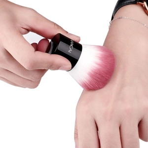 Pinceau poudre et fard à joues à dégradé rose et blanc avec poils synthétiques doux