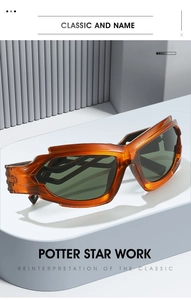 Gros plan de lunettes de soleil futuristes ambre translucide avec verres vert foncé