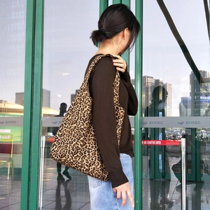 Borsa tote in tela con stampa leopardata classica e grande capacità per spalla da donna
