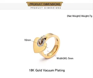 Détail d'une bague plaquée or 18K avec pendentif cœur de 16mm et anneau de 5mm