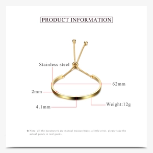 Dimensiones detalladas del brazalete ajustable de acero inoxidable dorado con perlas