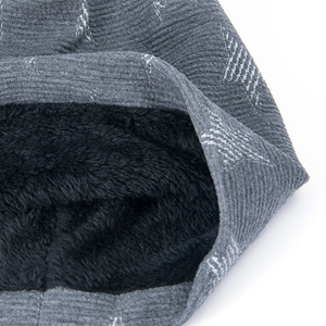Thick winter knit beanie with star pattern and warm black fleece lining for men and women
