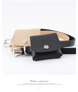 Détail de ceintures minimalistes en cuir avec mini pochettes en noir et beige élégant