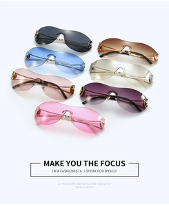 Détail des lunettes de soleil Y2K sans monture avec étoiles en sept coloris variés