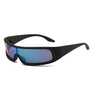 Lunettes de soleil de sport noires mates avec verres réfléchissants dégradés violets