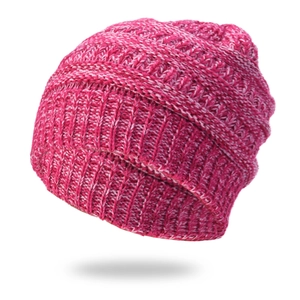 Winter chunky knit beanie in mixed rose red and white yarn with ribbed texture