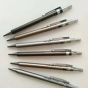 6er-Set 0,7mm Druckbleistifte aus Metall in verschiedenen Farben auf weißem Hintergrund