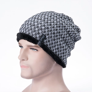 Close-up of mixed-color honeycomb knit beanie featuring a thick thermal fleece lining