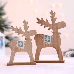 Zweiteiliges Set Weihnachts-Rentiere aus Holz mit Schneeflocken und Metall-Glöckchen