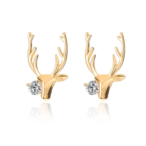Détail de boucles d'oreilles renne en métal doré poli avec pierre en zircone