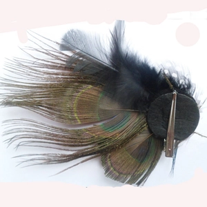 Elegant peacock and black feather hair clip with rhinestone accent for dance parties