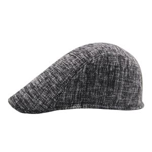 Classic British style wool blend flat cap in grey for men and women, autumn winter warmth