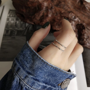 Detail of retro bamboo-inspired 925 sterling silver double layer ring on a model
