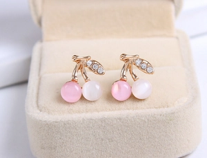 Boucles d'oreilles cerises en pierre œil de chat rose avec accents de strass