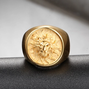 Men's hip-hop gold lion head ring in stainless steel with sunburst texture detail