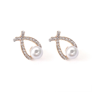 Boucles d'oreilles perles dorées avec design croisé et cristaux blancs étincelants