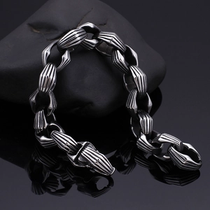 Bracciale punk vintage da uomo in acciaio al titanio con maglie su pietra scura