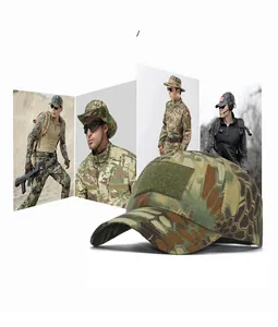 Détail d'une casquette tactique camouflage avec zone velcro et motif python exclusif