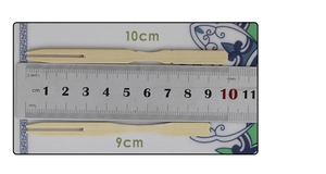 Detailed comparison of 9cm and 10cm bamboo heart fruit forks using a metal ruler