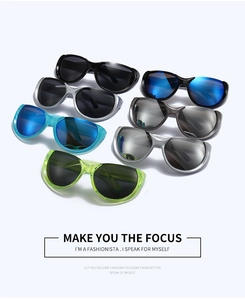 Collection de lunettes de soleil de sport Y2K en diverses couleurs de montures et verres