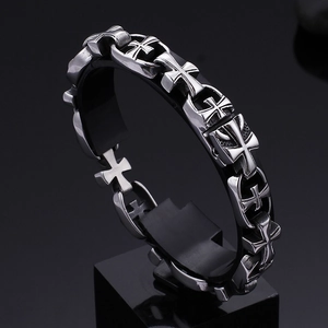 Bracelet vintage en acier inoxydable avec motifs de croix en relief sur présentoir