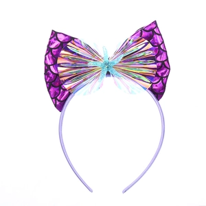 Détail du serre-tête sirène violet avec noeud holographique et étoile de mer bleue scintillante
