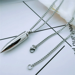 Collier en acier inoxydable avec pendentif balle polie, chaîne gourmette et fermoir mousqueton