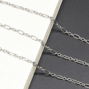Minimalistische silberne Brillenkette mit Figaro-Gliedermuster für Brillen-Zubehör