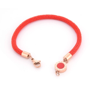 Bracelet en corde tressée rouge avec pendentif chiffres romains or rose et fermoir