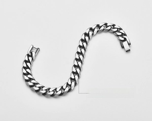 Detail of 1cm wide matte titanium steel curb chain bracelet with measurements