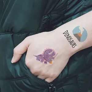 Tatuaggi temporanei impermeabili di dinosauri per bambini con vivaci motivi colorati