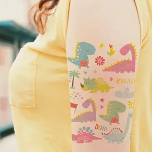Tatuaggi temporanei di dinosauri colorati impermeabili sul braccio per bambini