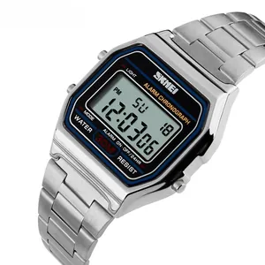 Dettaglio dell'orologio digitale SKMEI con cinturino in acciaio e cassa quadrata