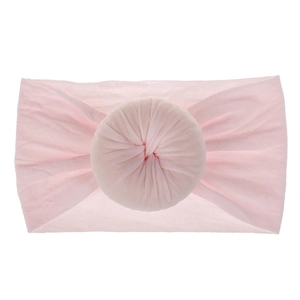 Dettaglio della fascia elastica rosa chiaro per neonati con nodo a ciambella morbido