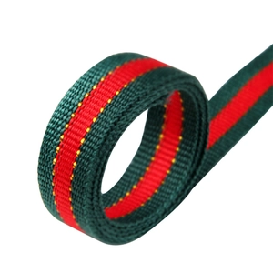 Ruban de Noël classique à rayures vertes et rouges avec couture dorée en rouleau